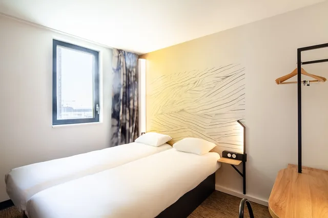 غرفة بسريرين منفصلين، B&B HOTEL Cluses Sud 2/4