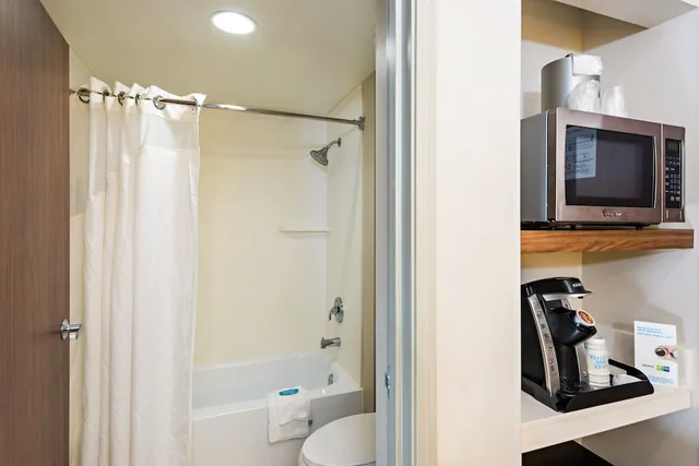 غرفة قياسية بسرير كينج لذوي الإعاقة، Holiday Inn Express Hotel Suites Peoria North Glendale 6/6
