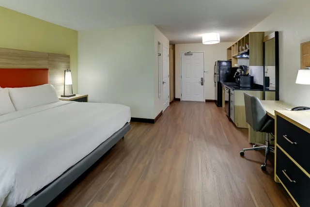 جناح استوديو بسرير كوين لذوي الإعاقة، Candlewood Suites Lexington 3/5
