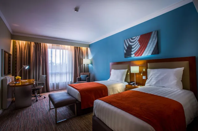 غرفة قياسية بسريرين منفصلين في طابق مرتفع، PARK INN BY RADISSON KIGALI 1/7