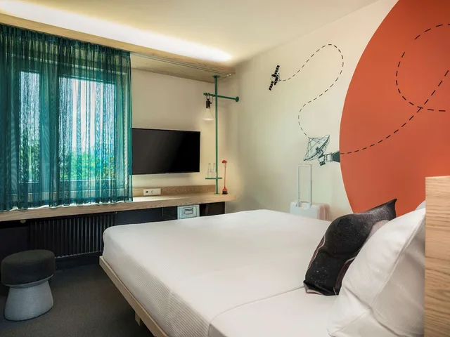 جناح بسرير مزدوج بشرفة مع أريكة، ibis Styles Darmstadt 4/8