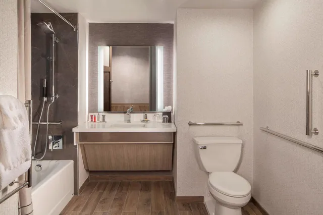 غرفة بسرير مزدوج لذوي الإعاقة، Dallas Marriott Downtown 5/7