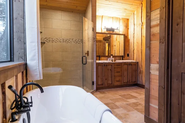 Lodge, 6 Beds, 3 King Beds, Zion Mountain Ranch 6/8