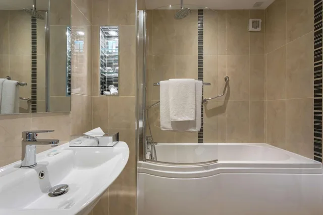 غرفة قياسية ثلاثية، Park Inn by Radisson Shannon Airport 9/9