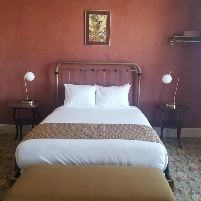 غرفة قياسية بسرير كينج وسرير كوين، Belvada Hotel 2/8