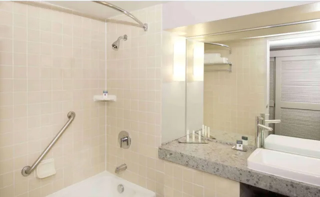 Room, 2 Double Beds, Patio, Large, Pool Area، Doubletree By Hilton Bloomington Minneapolis South 2/2