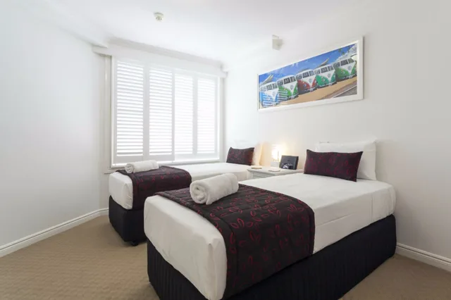 3 Bedrooms, Garden, Apartment، La Grande Apartments Broadbeach 5/10