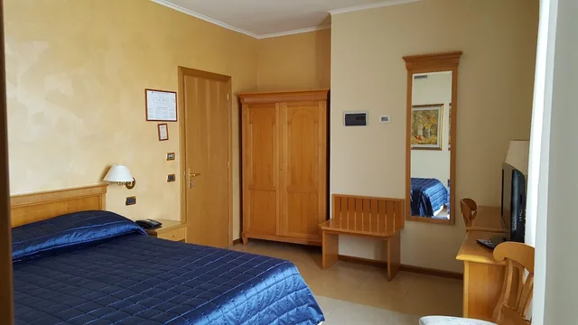 غرفة سوبيريور رباعية بإطلالة على البحر بشرفة، Grand Hotel Moon Valley 5/8