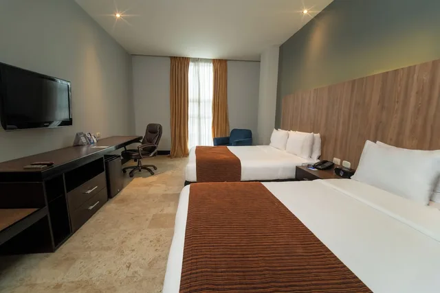 غرفة ديلوكس ثلاثية بسريرين مزدوجين، GHL Hotel Barranquilla 1/2