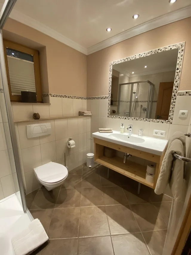 شقة بريميوم بسرير مزدوج بإطلالة على الجبل بشرفة بغرفة نوم واحدة، Gastehaus Auer 2/2
