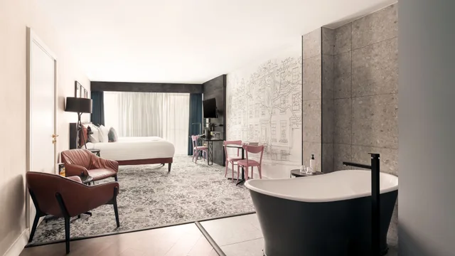 Suite, King Bed, Bathtub, voco Manchester - City Centre, an IHG Hotel 5/5