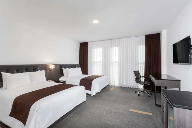 غرفة قياسية بسريرين مزدوجين، Wyndham Costa del Sol Lima Airport 2/5