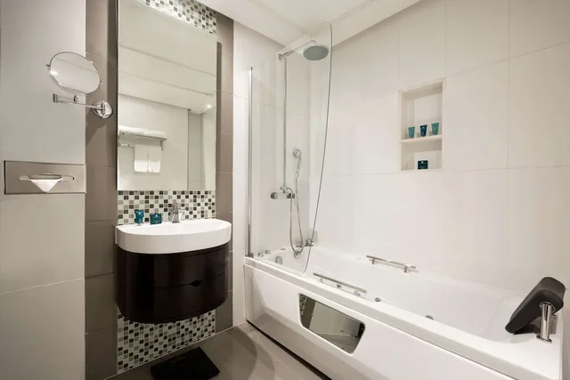 جناح كلوب بسرير كينج بغرفتي نوم، Wyndham Garden Manama 7/7