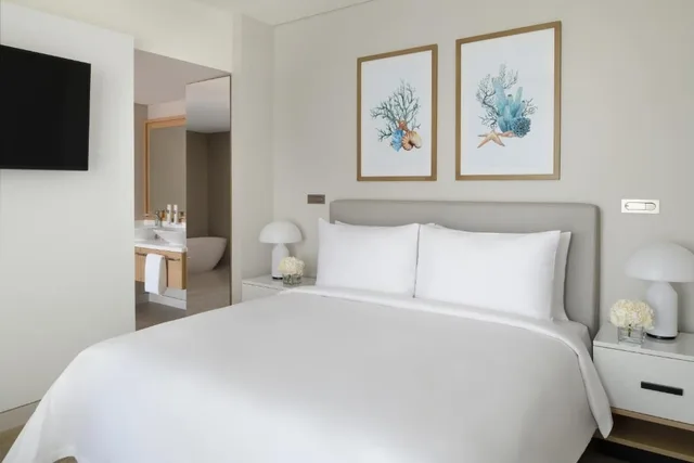 غرفة ديلوكس بسرير مزدوج بإطلالة على البحر، Movenpick Resort Al Marjan Island 4/9