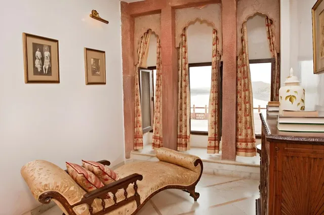 Maharani, Suite, Queen Bed، WelcomHeritage Bal Samand Lake Palace 2/3