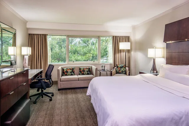 غرفة تقليدية بسرير كينج لذوي الإعاقة، The Westin Waltham Boston 1/3