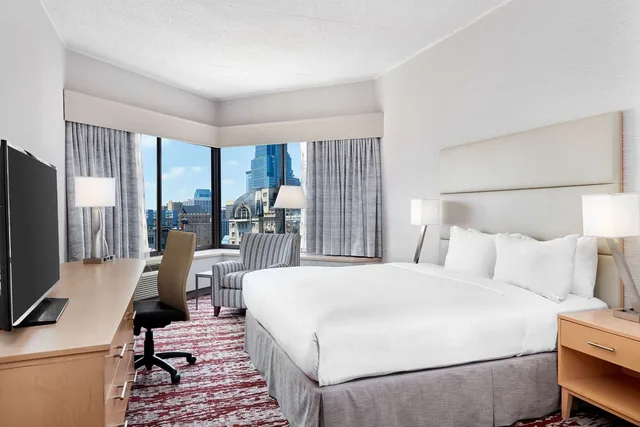 غرفة بسرير كينج بإطلالة على المدينة في طابق مرتفع، Doubletree By Hilton Hotel Philadelphia Center City 2/3