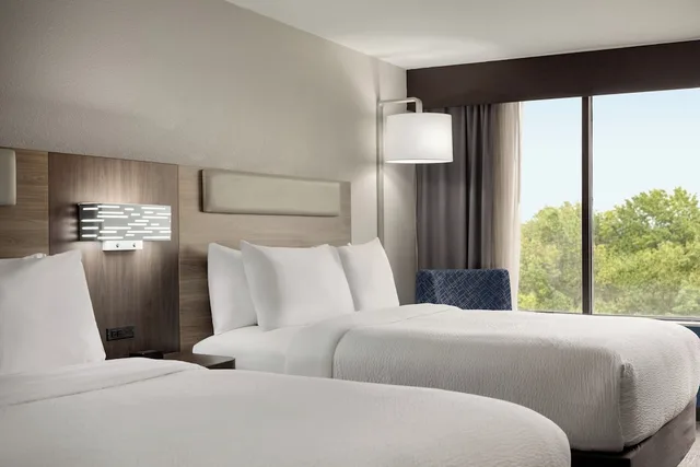 Standard, 2 Queen Beds, Accessible, Holiday Inn Express Atlanta-Kennesaw 1/6