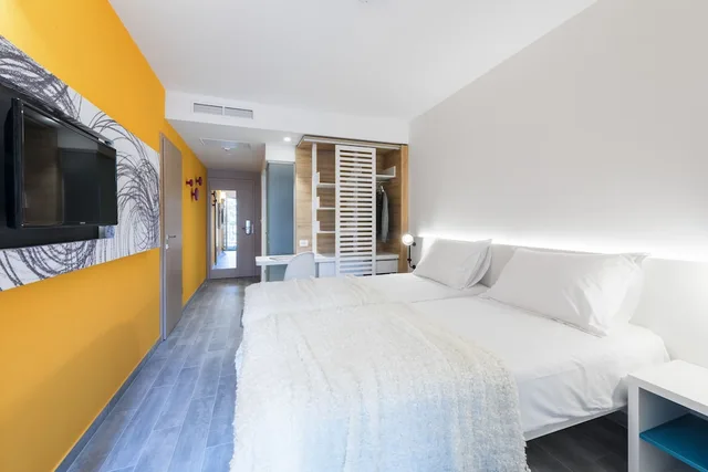 غرفة سوبيريور بسرير مزدوج بإطلالة على المسبح بشرفة، Pharos, Hvar Bayhill Hotel 4/10