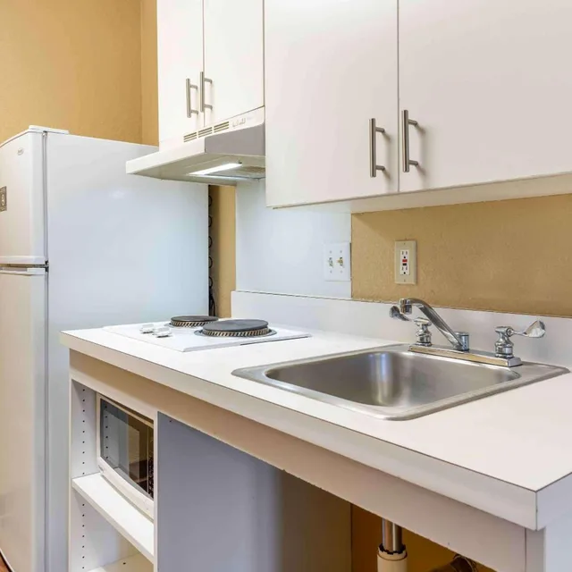 جناح بسرير كينج بمطبخ لذوي الإعاقة، Studio 6 Extended Stay Sacramento Arden Way CA 8/10