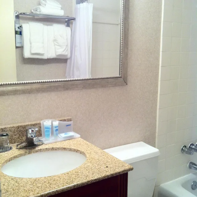 غرفة ديلوكس بسرير كينج، Wyndham Virginia Beach Oceanfront 7/7