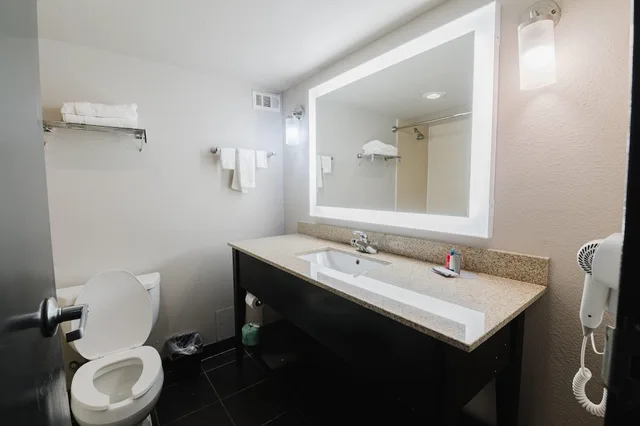 غرفة بسرير كينج، Wyndham Garden Texarkana 6/8