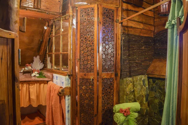 شاليه سيغنتشر بسرير كينج وسريرين منفصلين بإطلالة على الحديقة بغرفة نوم واحدة بمسبح خاص، Chalet Tropical Village B&amp;B 2/2