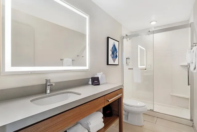 جناح بسرير كينج بغرفة نوم واحدة، Candlewood Suites Morristown West by IHG 4/6
