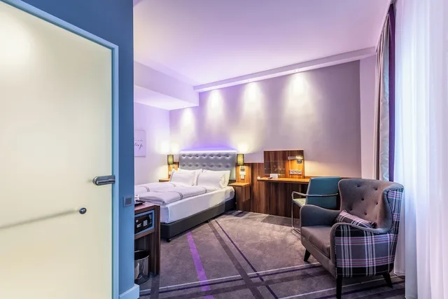 غرفة بسرير مزدوج لذوي الإعاقة، Premier Inn Dusseldorf City Centre 3/5