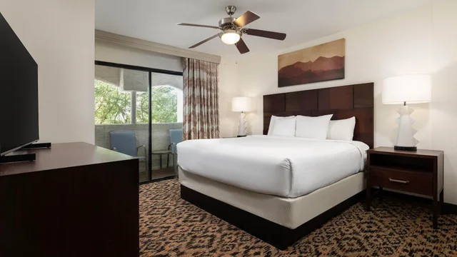 3 Bedrooms, Signature, Holiday Inn Club Vacations Scottsdale Resort 2/4