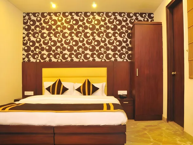 Deluxe, King Bed, HOTEL PARADISE INN 2/2