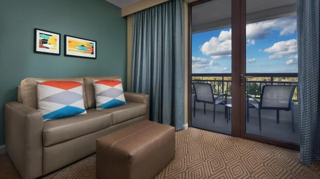 استوديو ديلوكس بسرير كوين بإطلالة على البحيرة مع أريكة، Bay Lake Tower at Disneys Contemporary Resort 3/6