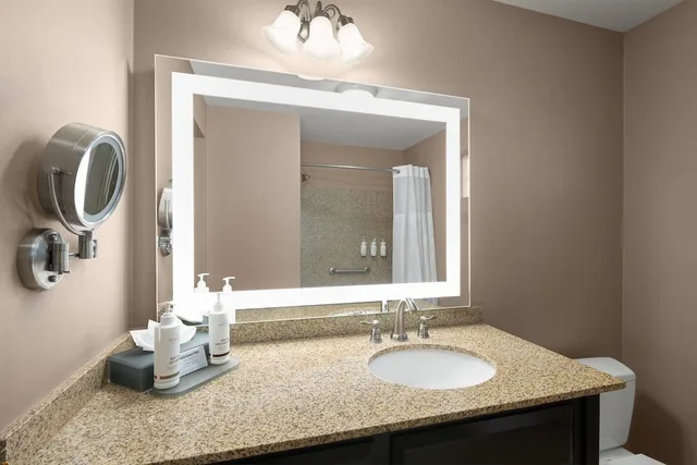 غرفة تنفيذية بسريرين كوين بشرفة، La Quinta Inn And Suites By Wyndham Paso Robles 4/4