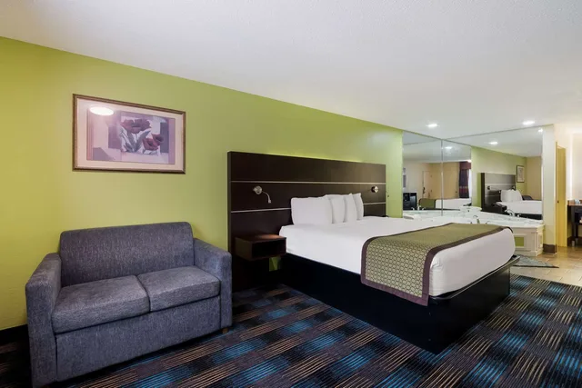 جناح بسرير كينج مع أريكة بجاكوزي، SureStay Hotel by Best Western Manning 3/3