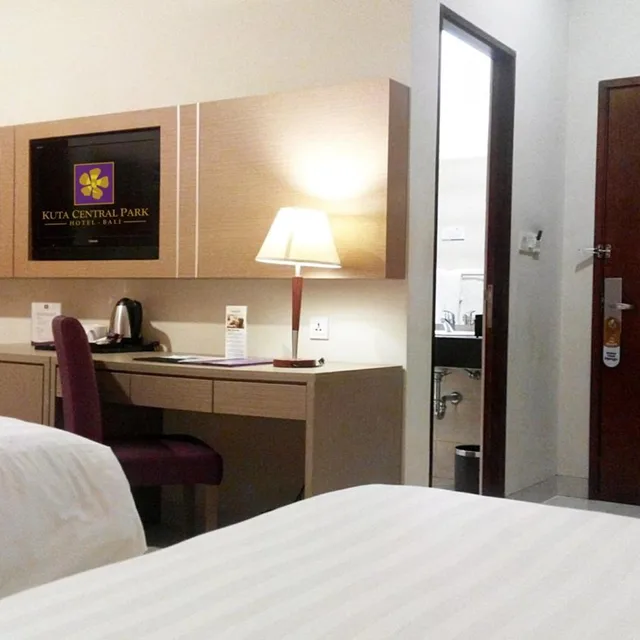 Connecting, Triple, No Window، Kuta Central Park Hotel 3/5