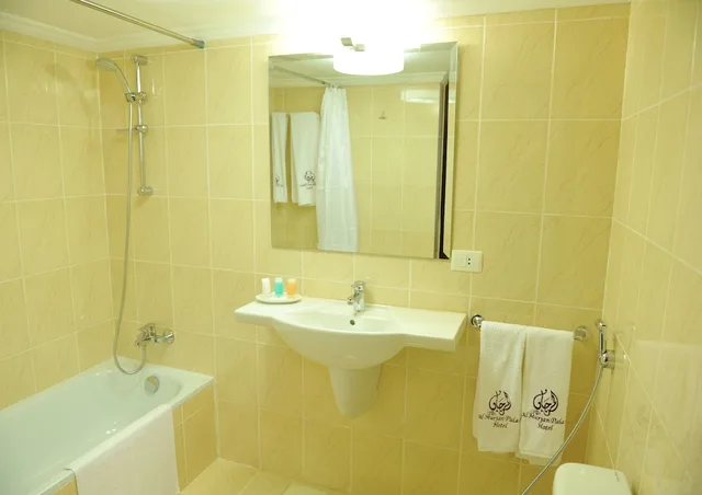 غرفة قياسية بسريرين منفصلين، Al Murjan Palace Hotel, Jounieh 10/10