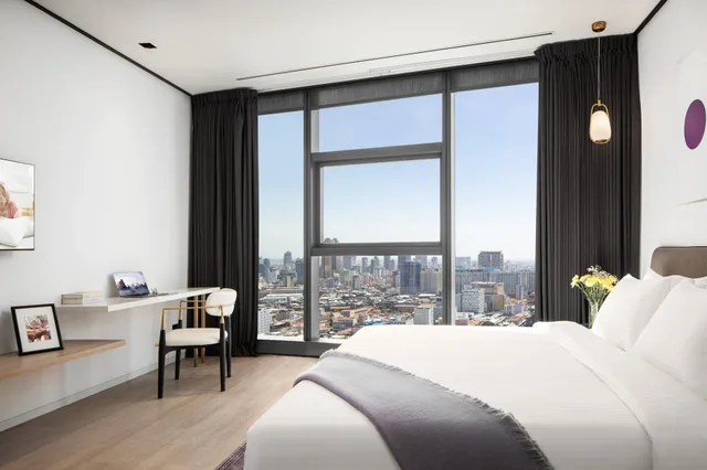 غرفة بريميير بسرير كينج وسرير كوين وسريرين منفصلين بـ3 غرف نوم، Citadines Flatiron Phnom Penh 1/8