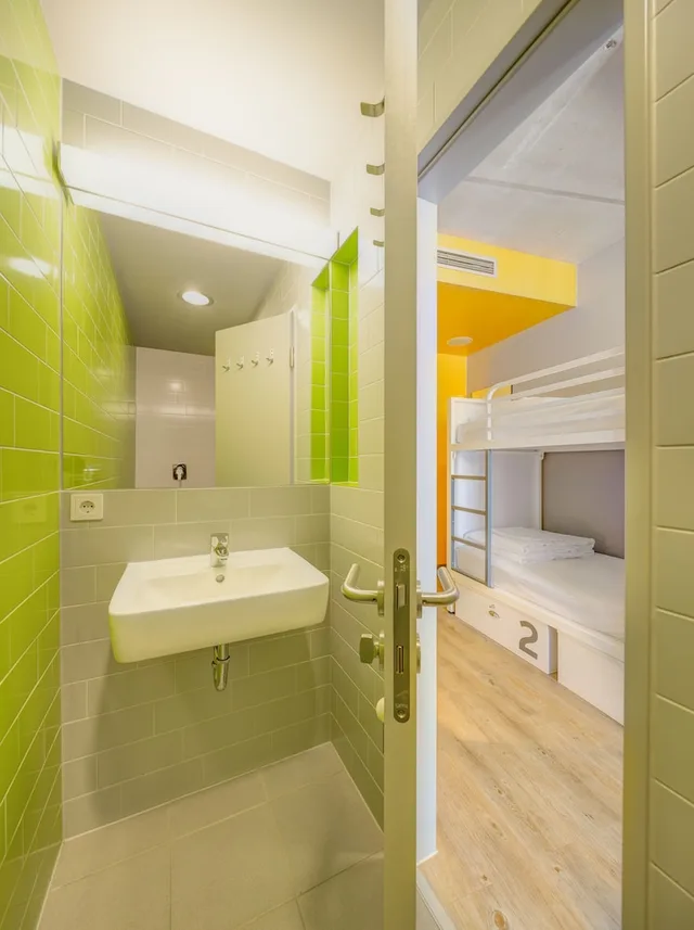 Private, Mixed Dorm, 8 Beds, 4 Bunk Beds، Generator Berlin Mitte 2/2