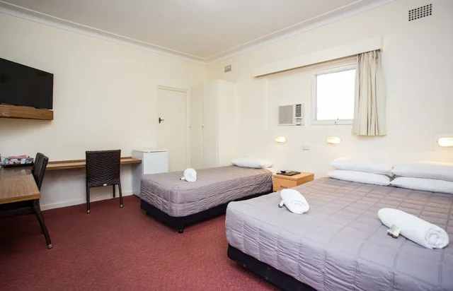 شقة بسرير كوين وسريرين منفصلين بغرفتي نوم، COWRA MOTOR INN 1/10