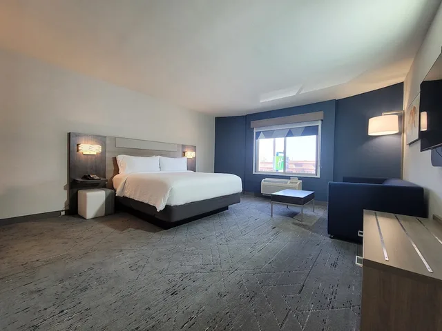 Suite, King Bed, Sofa, HOLIDAY INN EXPRESS SAN DIEGO SOUTH - CHULA VISTA 3/10