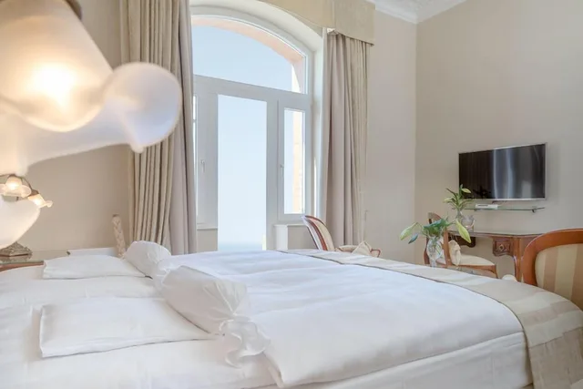 غرفة بسرير كوين بإطلالة على البحر، Miramar Hotel 1/2
