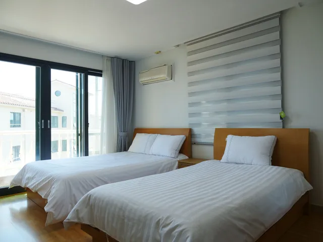 Basic, Twin Beds, Hera's Castle 1/2