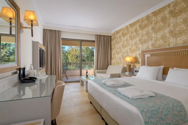 غرفة سوبيريور بإطلالة على الحديقة، La Marquise Luxury Resort Complex 1/4