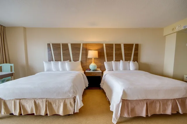 Room, 2 Queen Beds, Partial View، Grand Hotel Ocean City Oceanfront 1/7