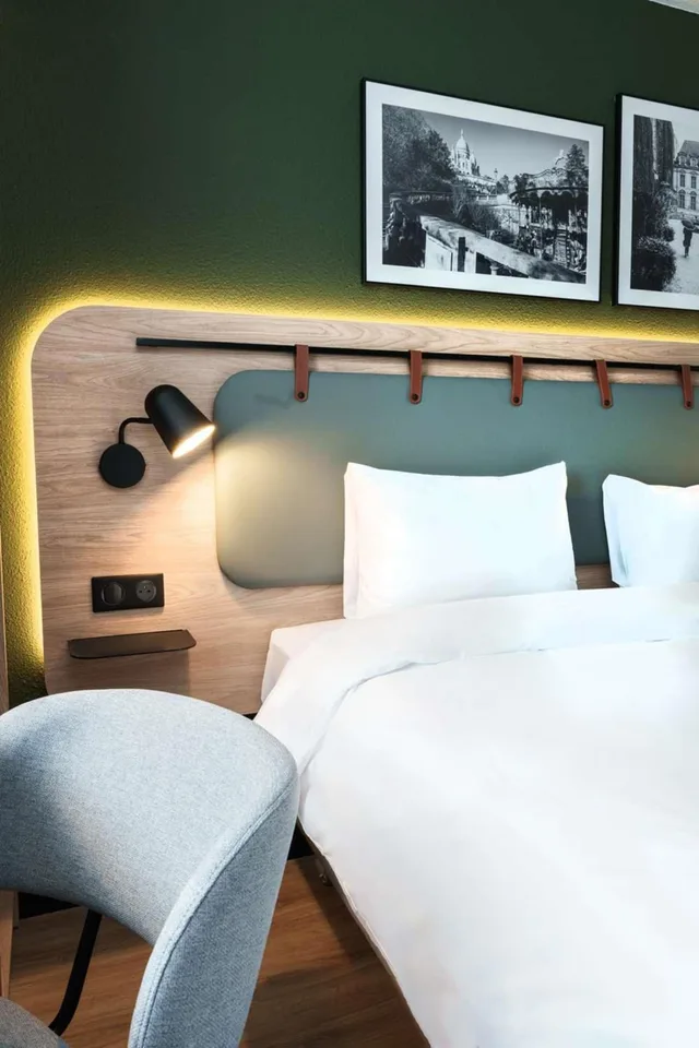 غرفة قياسية بسرير بطابقين وسرير كوين مع أريكة، Hotel Campanile Marne La Vallee Bussy Saint Georges 4/8