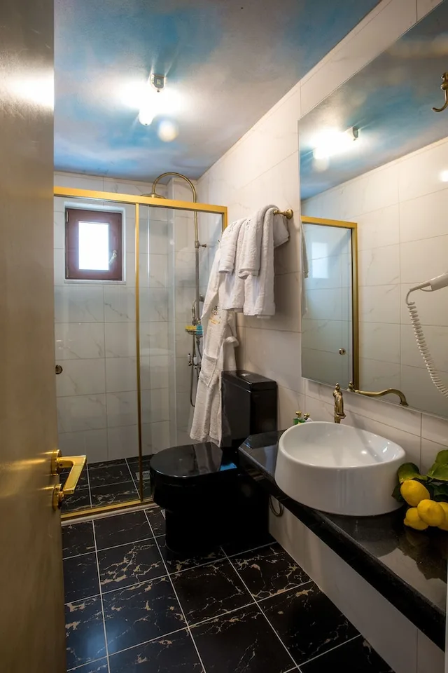 Romantic, Suite, Queen Bed, Pool View, Terrace, Leda Suites 2/4