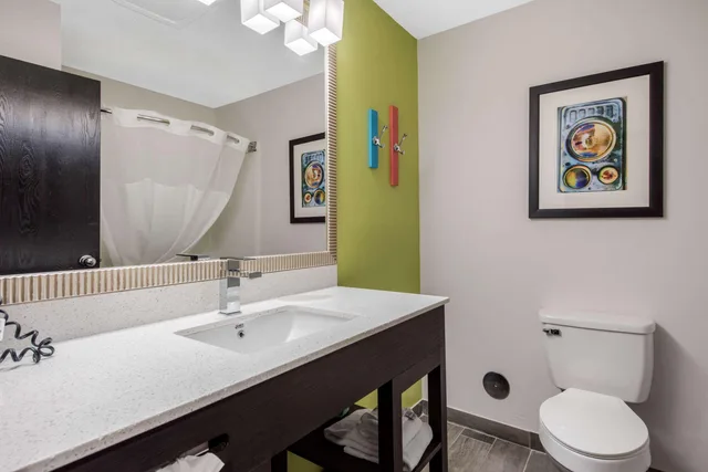 غرفة بسرير مزدوج، Quality Inn Morgantown, WV 1/1