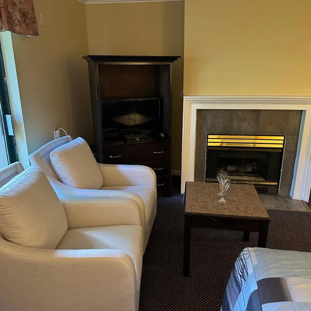 جناح بجاكوزي، Canadian Inn 6/9