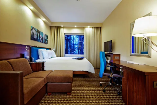 غرفة بسرير كوين مع أريكة للمدخنين، Hampton by Hilton Ordu 1/1