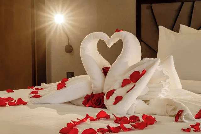 غرفة فاخرة بسرير كينج، Nhat Ha Lavish Hotel 5/6